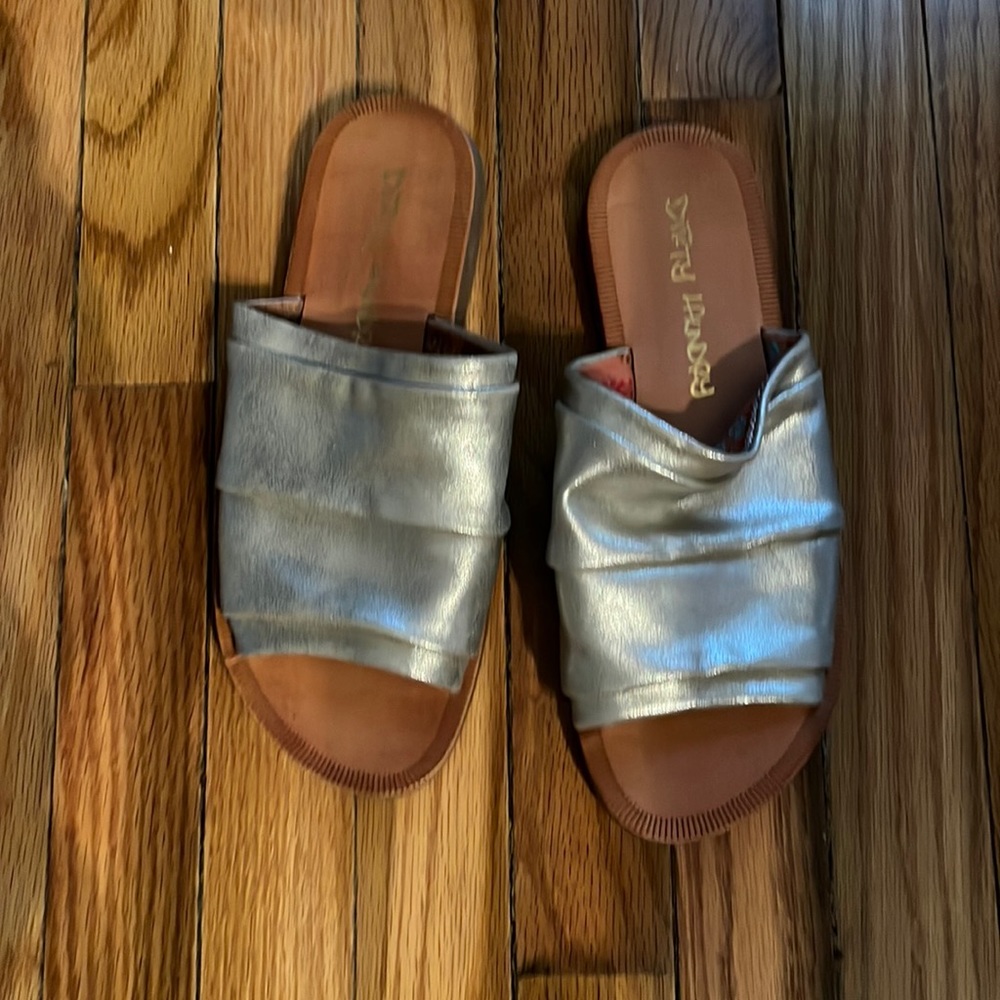 Dirty Laundry flats in silver